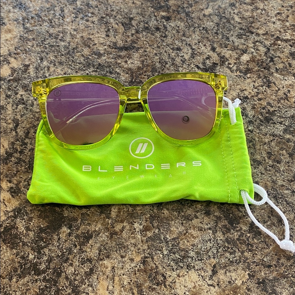 Blenders Grove- Spark Lime polarized sunglasses - Picture 4 of 9